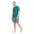 Volcom Lido Solid Mod 18 tradewinds verde grisáceo look completo con camiseta.