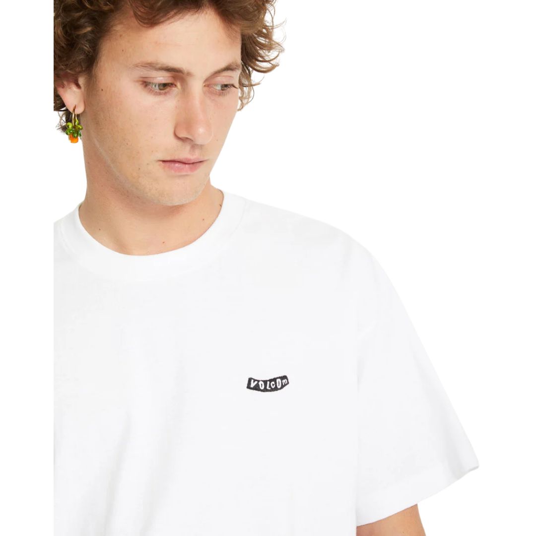 Detalle bordado logo Volcom en camiseta blanca Pistol Stone LSE SST.