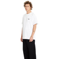 Camiseta Volcom Pistol Stone LSE SST blanca ajuste amplio vista tres cuartos.