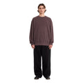 Sudadera Volcom Single Stone TW Crew marrón oscuro vista completa de pie.