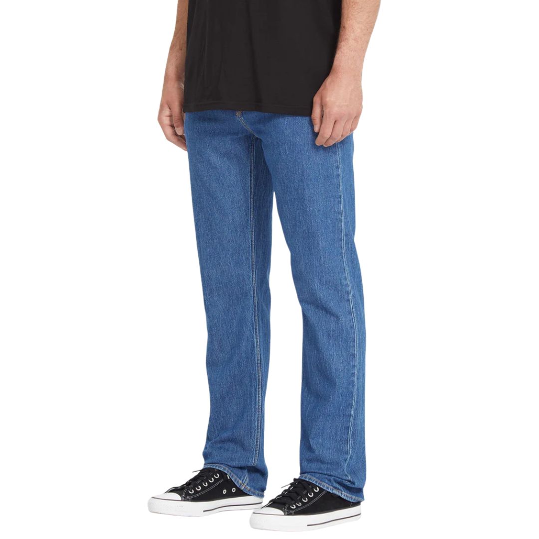 Volcom Solver Denim Bold Blue vaquero hombre vista lateral derecha.