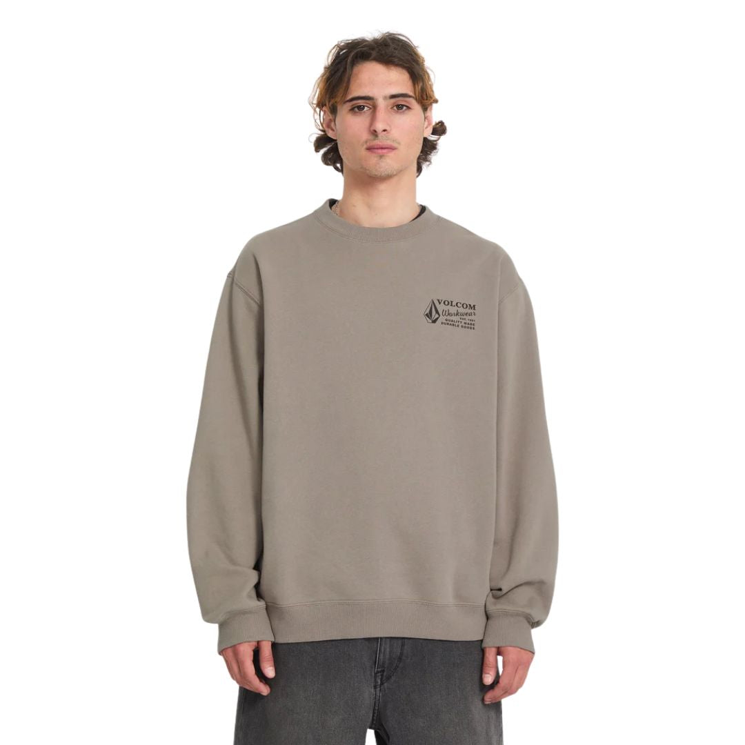 Sudadera Volcom Workwear Crew brindle beige topo vista frontal con modelo.