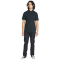 VOLCOM WOWZER POLO SS negro vista completa frontal con modelo.