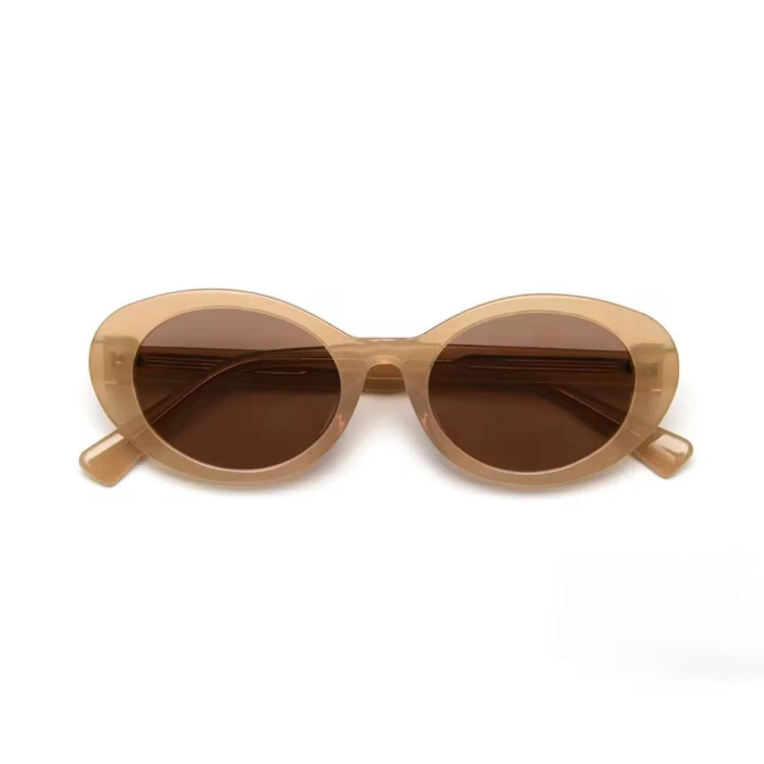 Gafas de sol Warmouth Grunge Brown vistas desde arriba plegadas, montura ovalada de acetato marrón arena con lentes TAC polarizadas marrones.