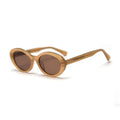 Gafas de sol Warmouth Grunge Brown vista lateral, montura ovalada de acetato color camel con lente marrón polarizada y logo WRMTH en patilla.
