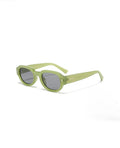 Gafas de sol Warmouth Green Dip Bottle Green vista lateral tres cuartos, montura verde botella con lente gris TAC polarizada y logo WRMTH en patilla.