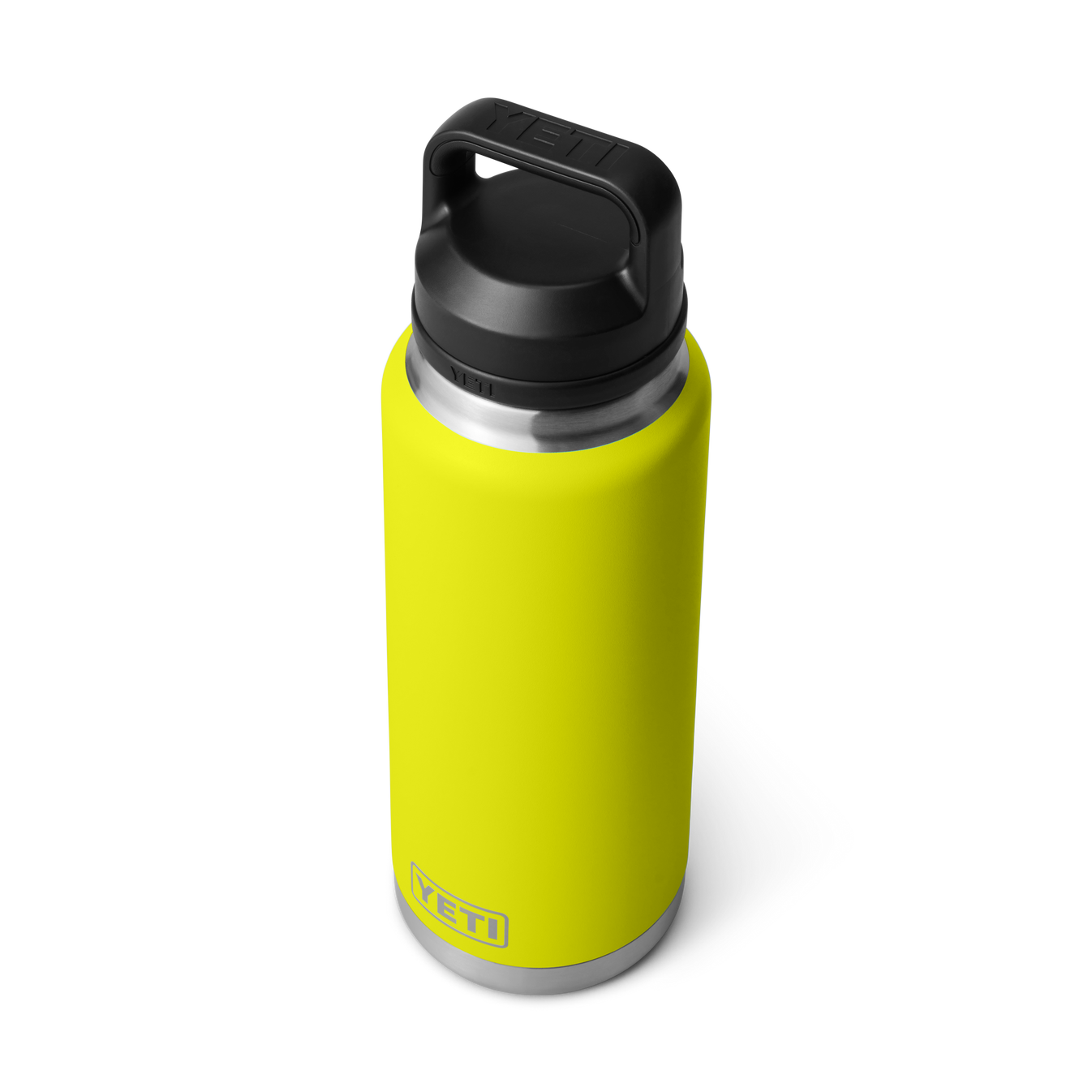 Vista en ángulo de la botella YETI Rambler 36 oz en color Firefly Yellow mostrando el diseño ergonómico.