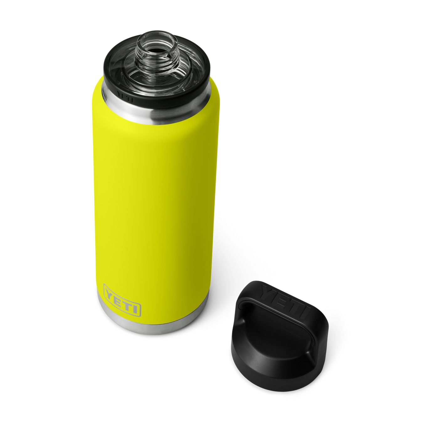 Botella YETI Rambler 36 oz en color Firefly Yellow utilizada en un entorno al aire libre.