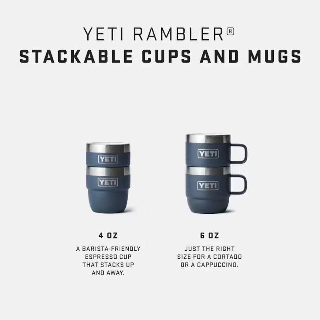 Comparación entre tazas Yeti Rambler de 4 oz y 6 oz en azul Navy, ambas apilables y con diseño compacto