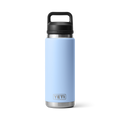 Vista frontal de la botella YETI Rambler 26 oz en color Big Sky Blue con Chug Cap.