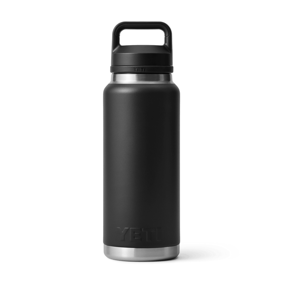 Vista frontal de la botella YETI Rambler 26 oz en color negra con Chug Cap.