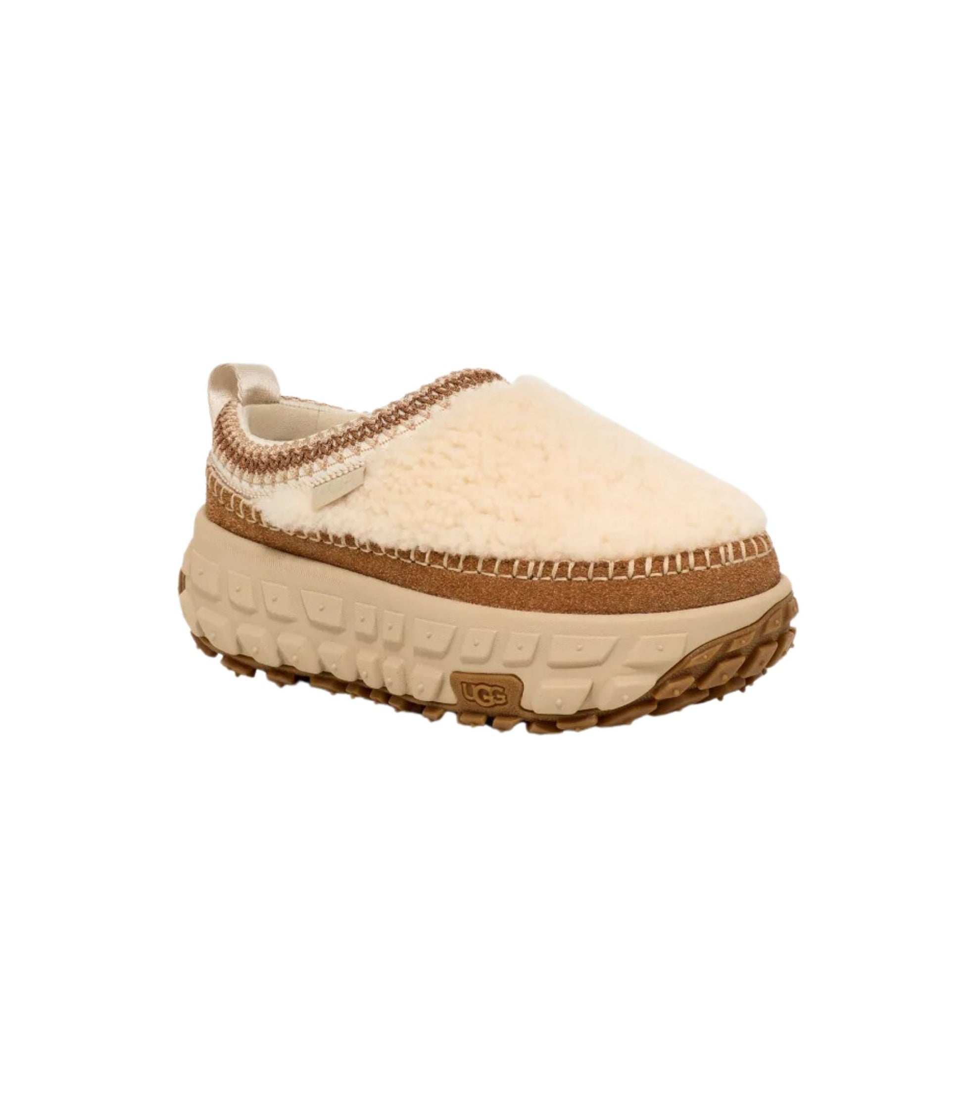 vista lateral de zuecos ugg daze cozy